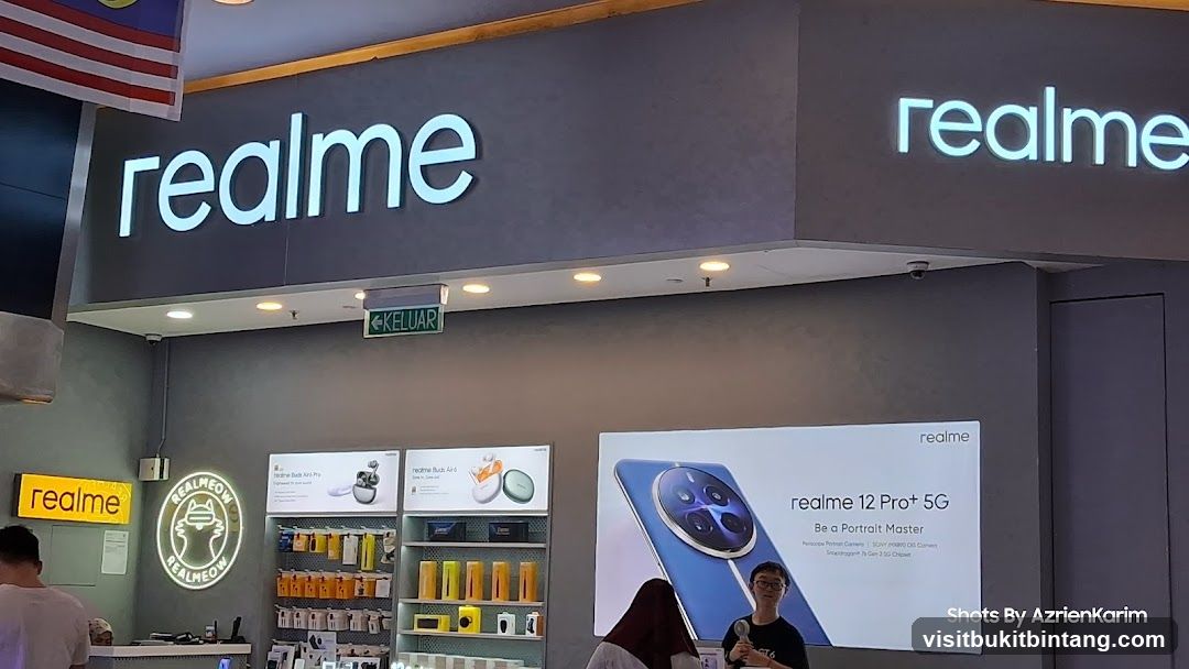 Realme Store Display