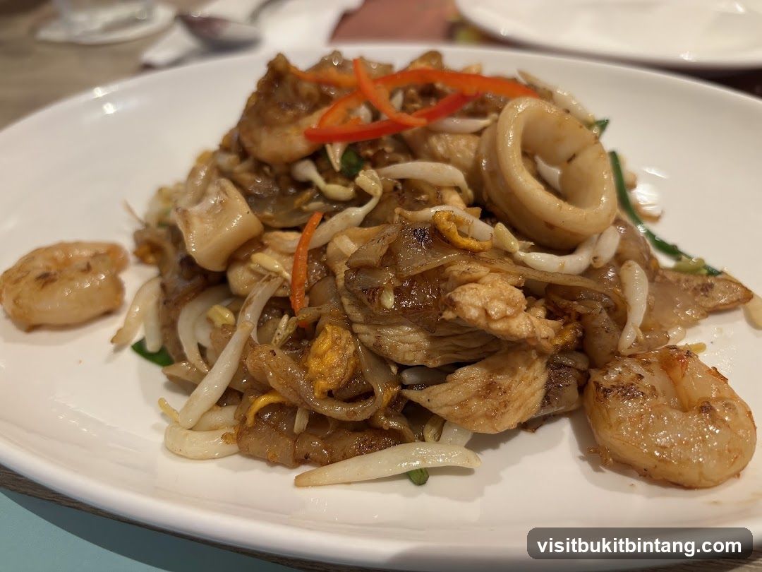 Seafood and Chicken Noodles