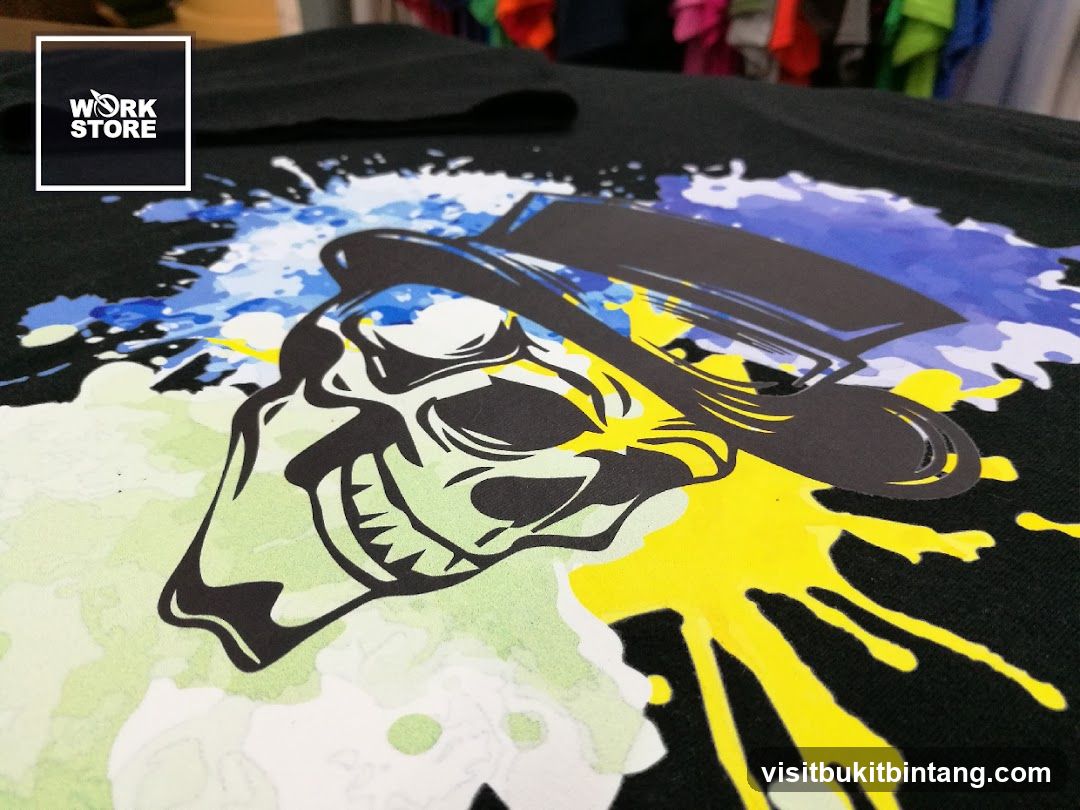 T-shirt with skull graphic