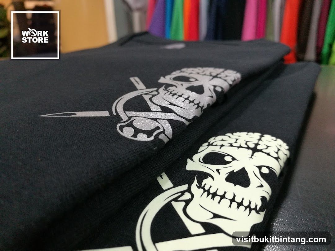 T-shirts with skull graphic