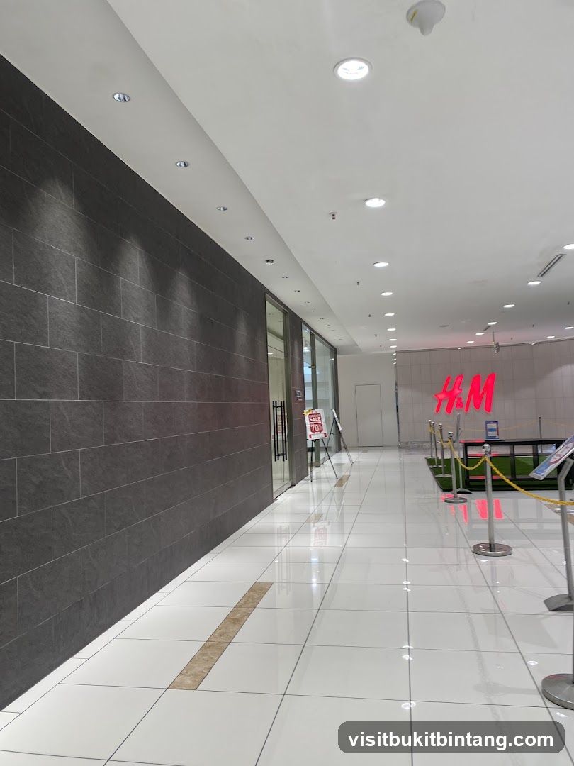 H&M Store Entrance