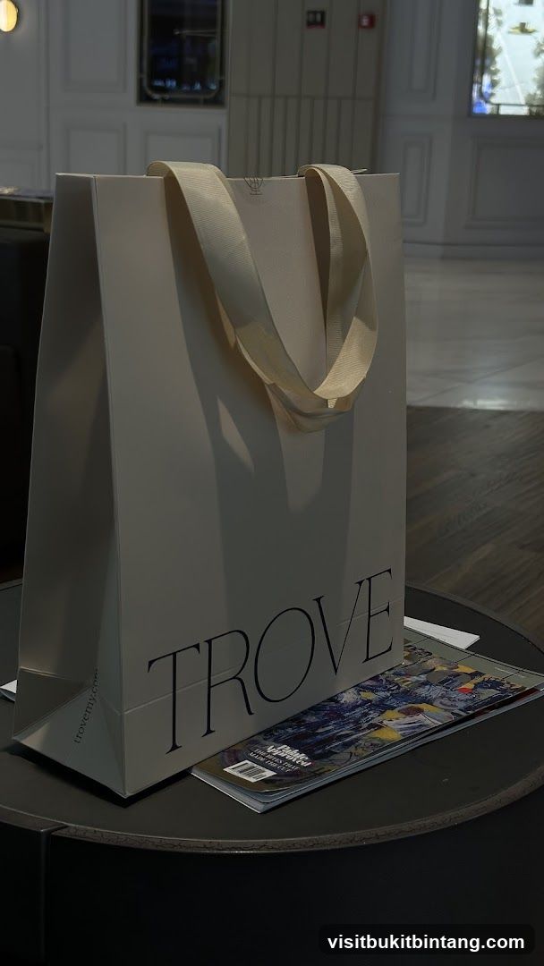 Trove Shopping Bag and Magazine