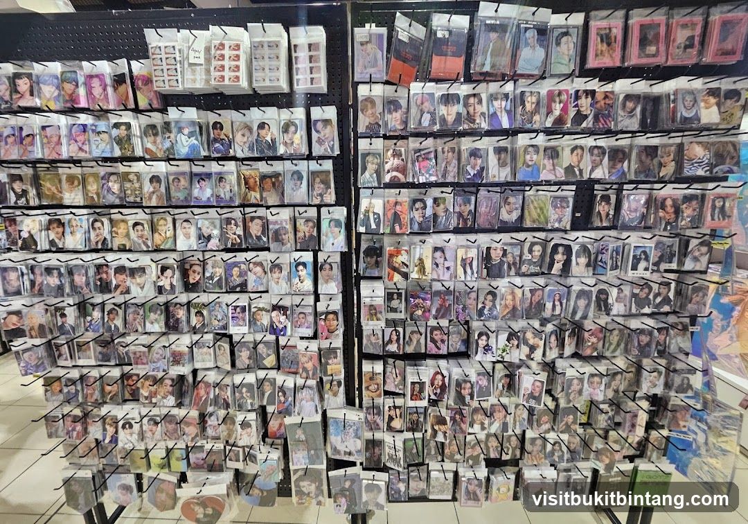 K-Pop Photocards Display
