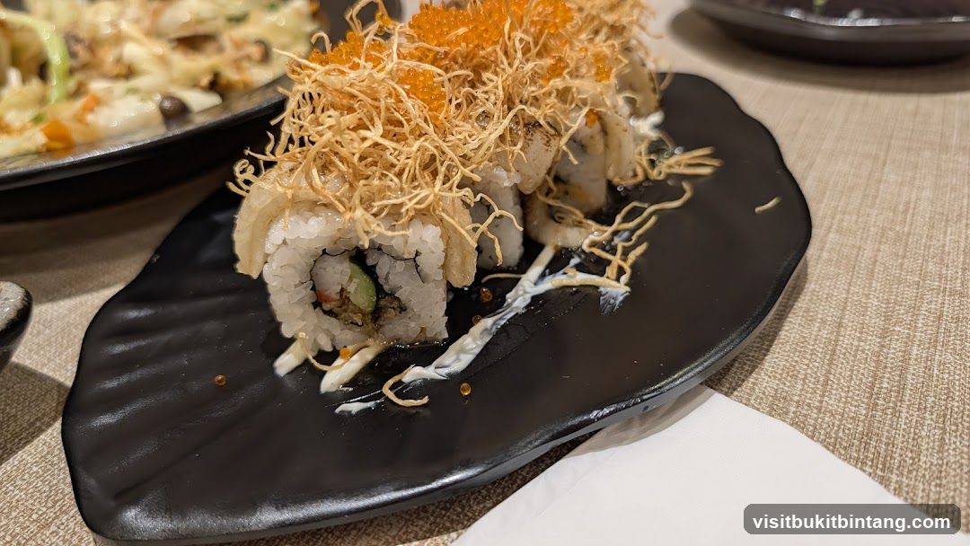 Sushi Rolls with Crispy Topping