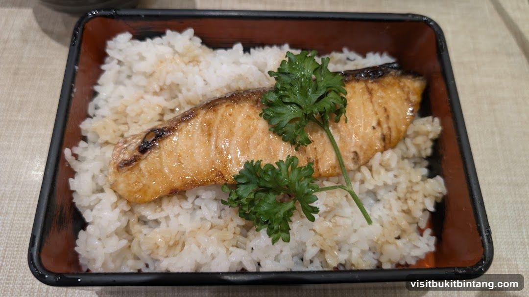 Grilled Salmon with Rice
