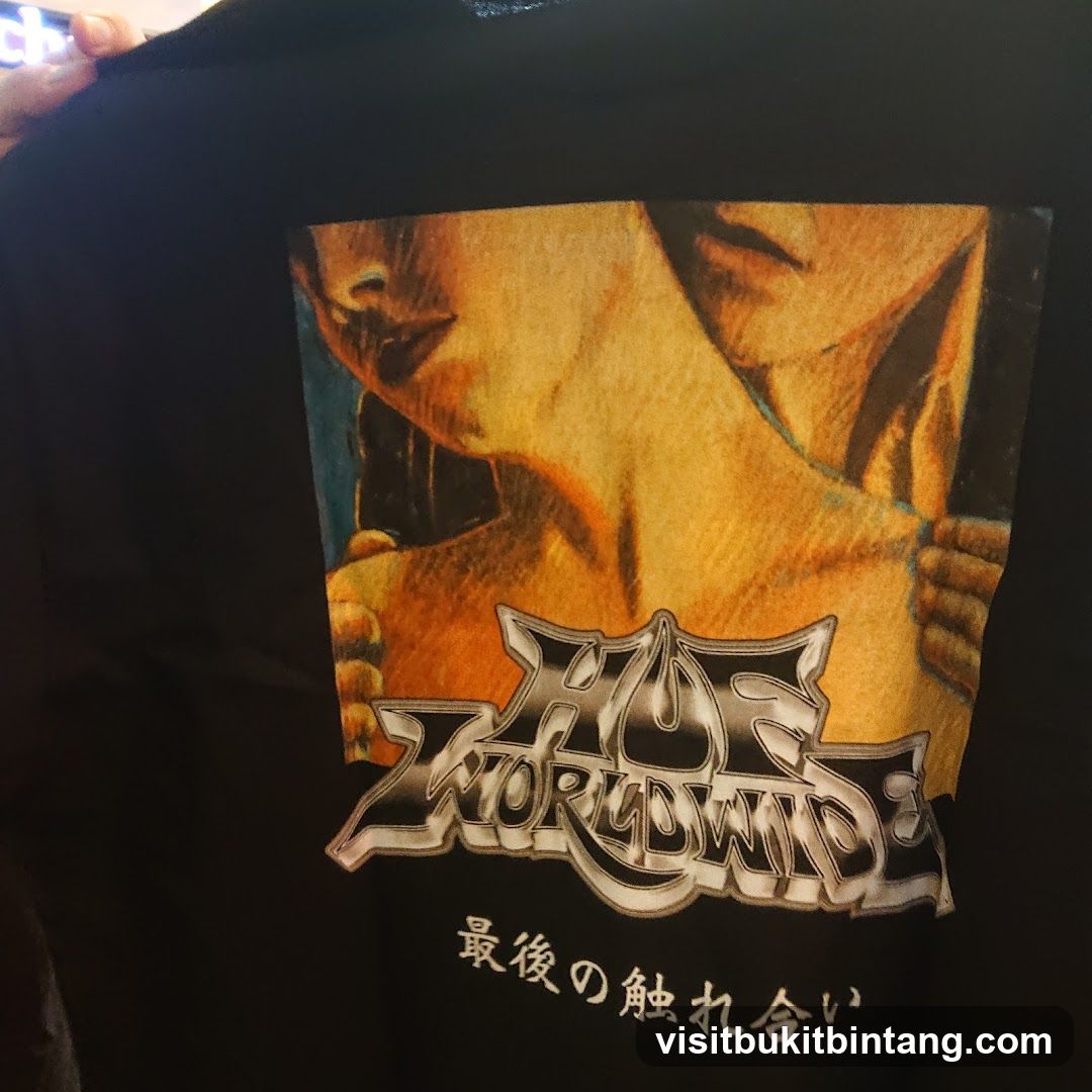 T-shirt with graphic print