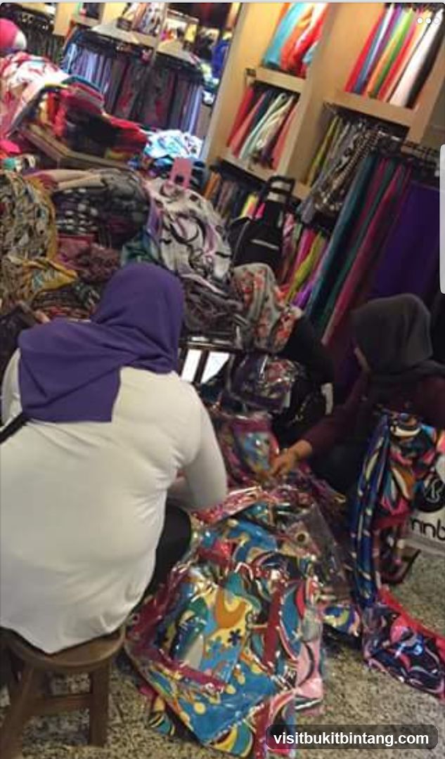 Scarf Shop