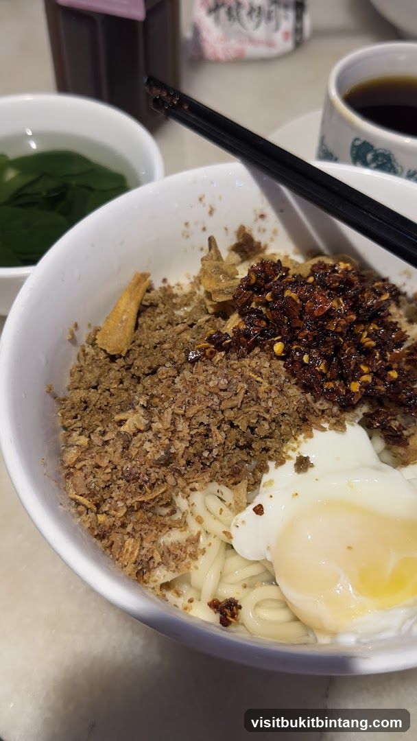 Noodles with Egg and Toppings