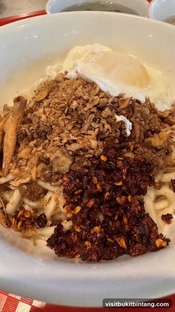 Noodles with Egg and Toppings