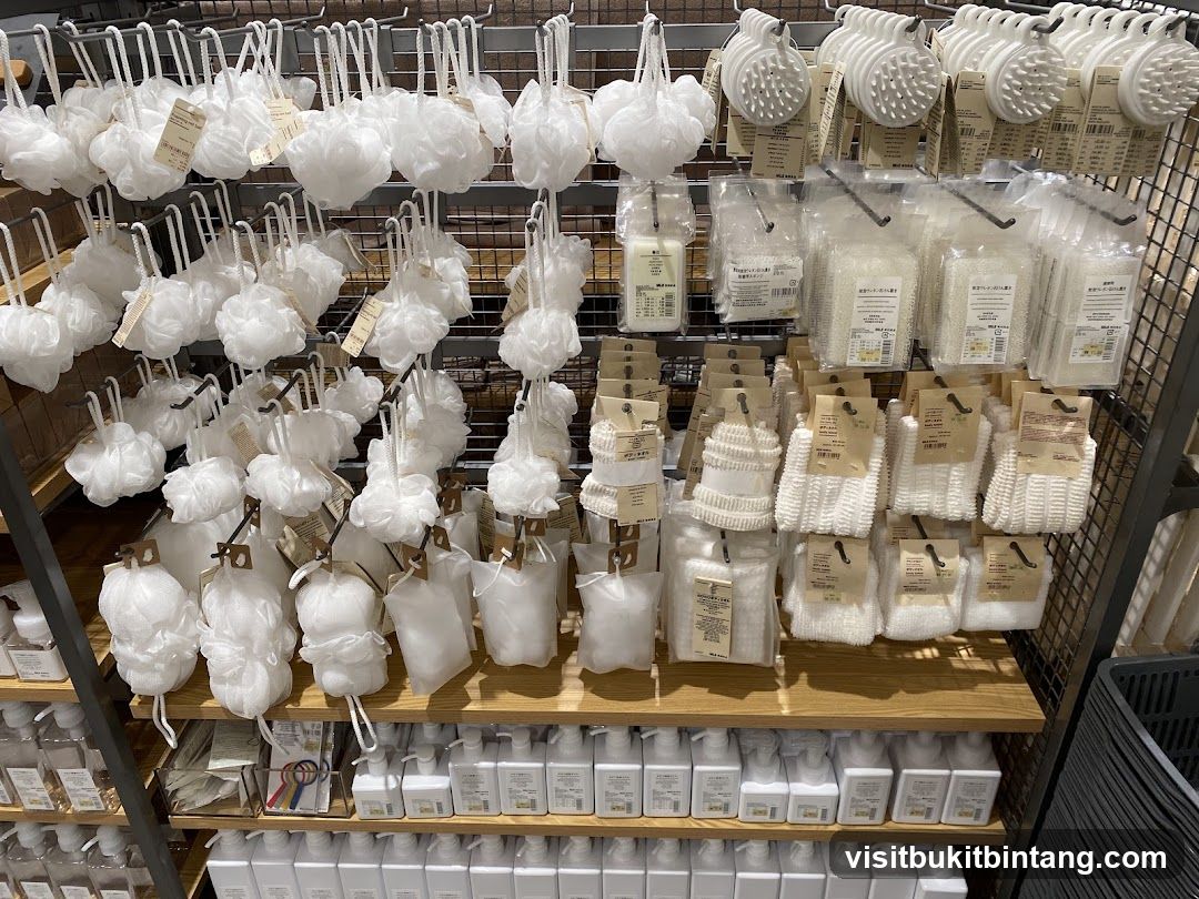 Bath accessories display