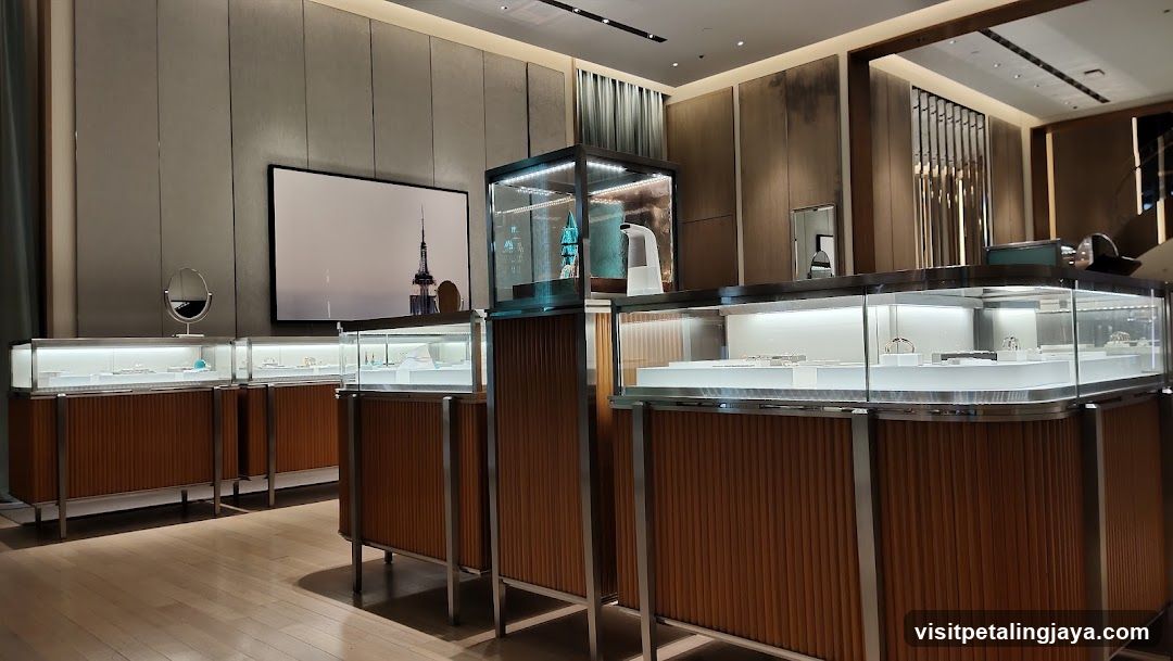 Jewelry Store Interior Display