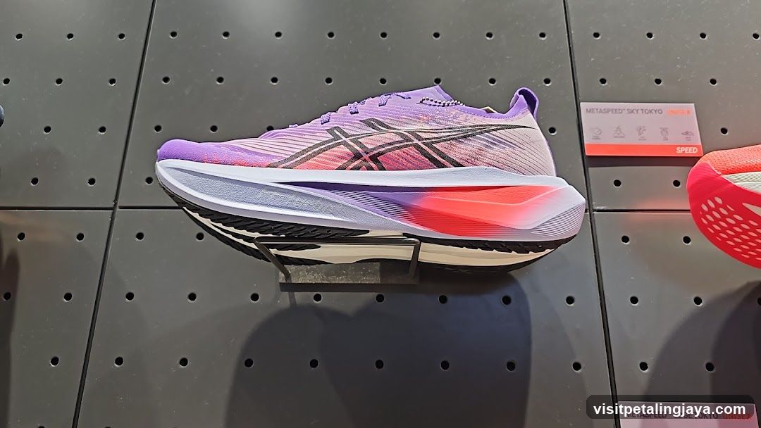 ASICS Metaspeed Sky Tokyo Shoe Display