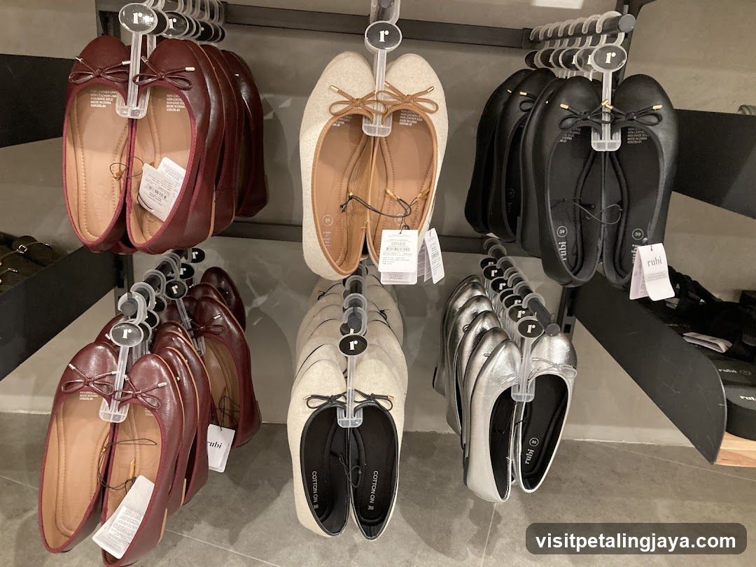 Rhi Ballerine Flats Display