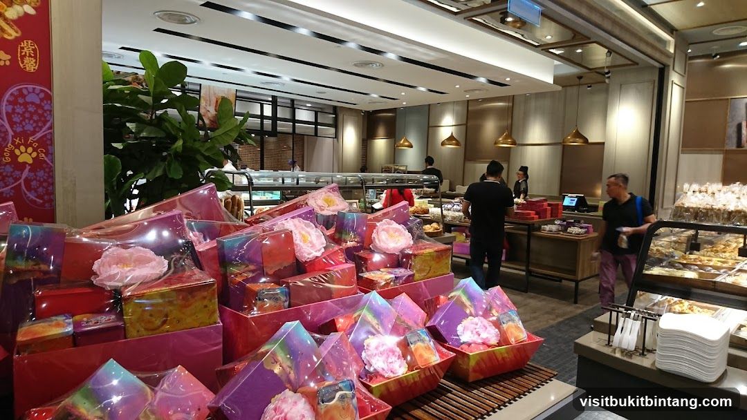 Bakery Display with Gift Boxes