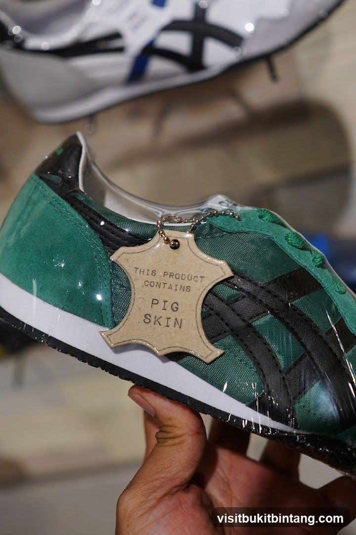 Sneakers with Pig Skin Tag