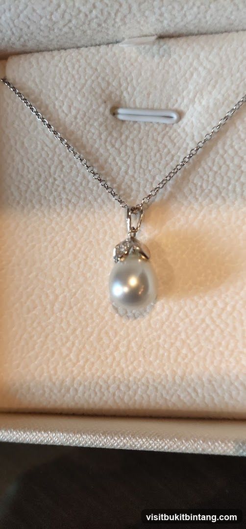 Pearl Pendant Necklace