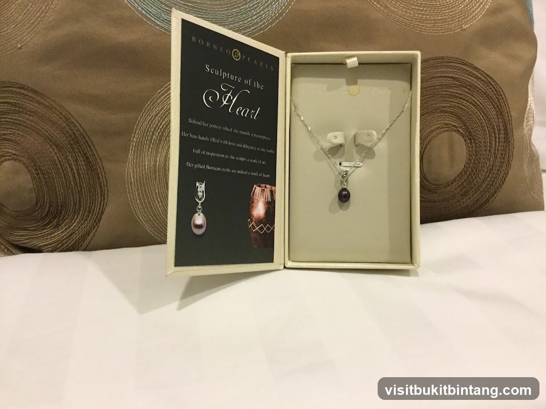 Borneo Pearls Necklace and Earrings Set