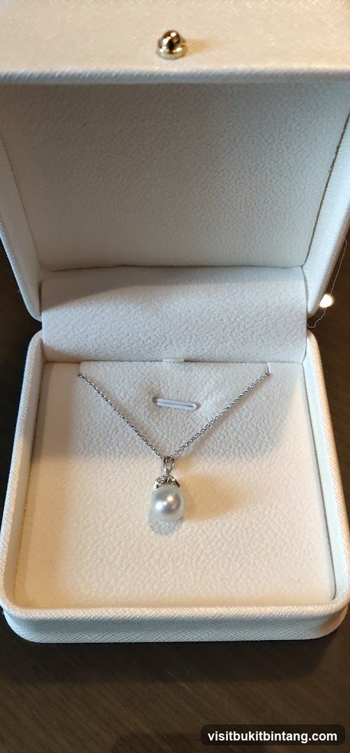 Pearl Pendant Necklace in Jewelry Box