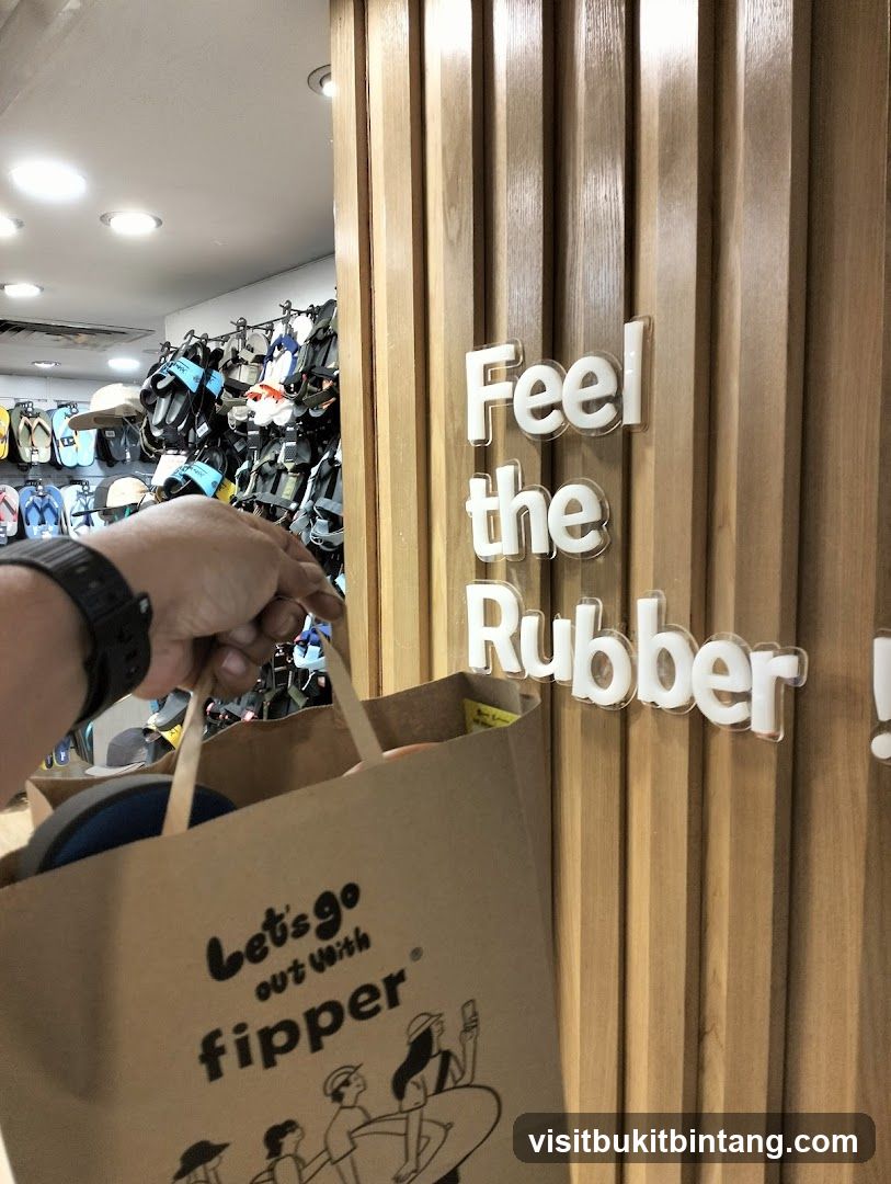 Shopping bag with "fipper" logo and wall decor