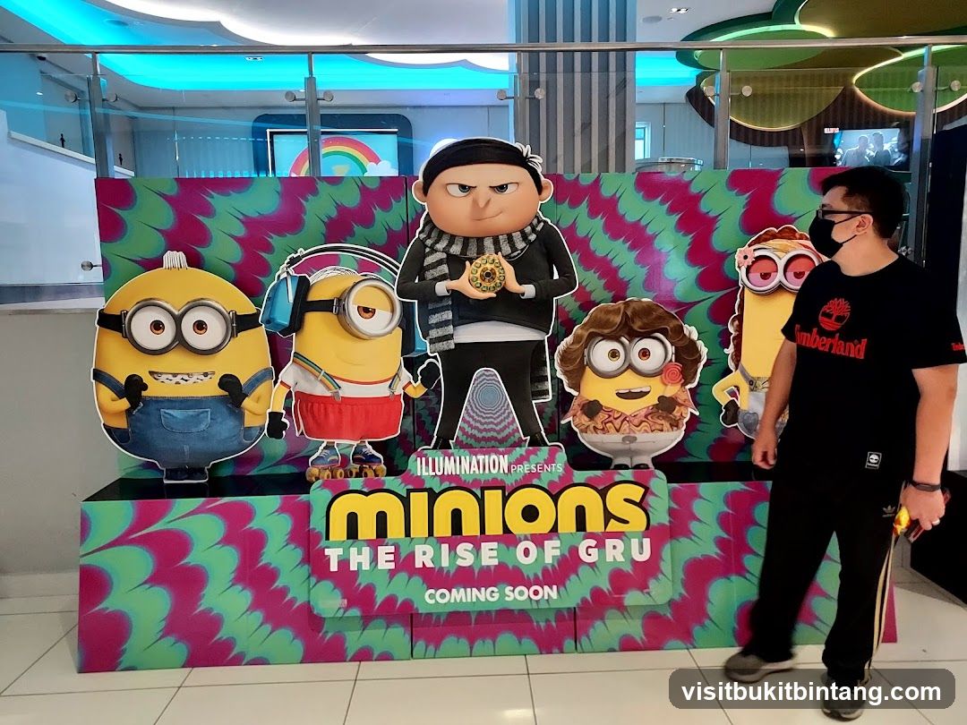 Minions: The Rise of Gru Standee
