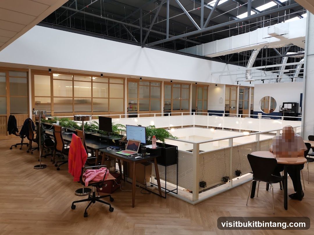 Modern Office Space with Desks and Seating Areas