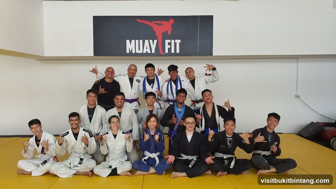 Group Photo at Muay Fit