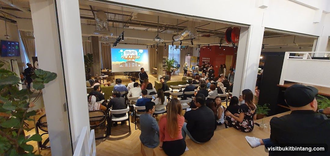 Presentation in a modern co-working space