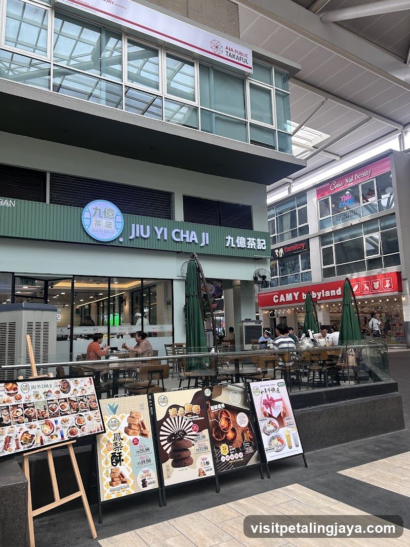 Jiu Yi Cha Ji Storefront with Menu Boards