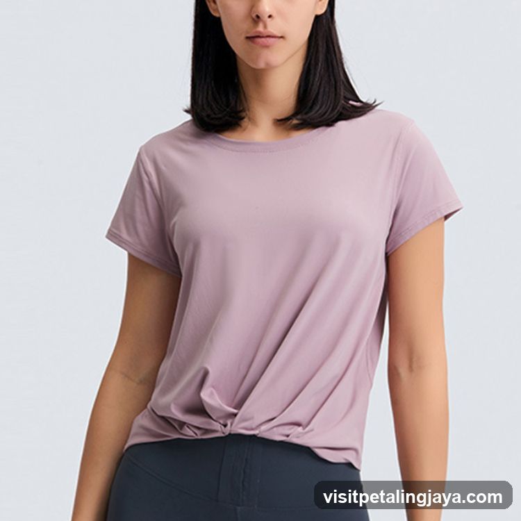 Woman wearing a pink t-shirt