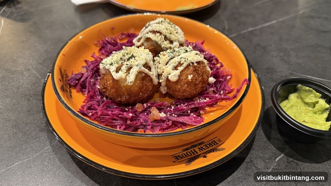 Fried Bites with Guacamole