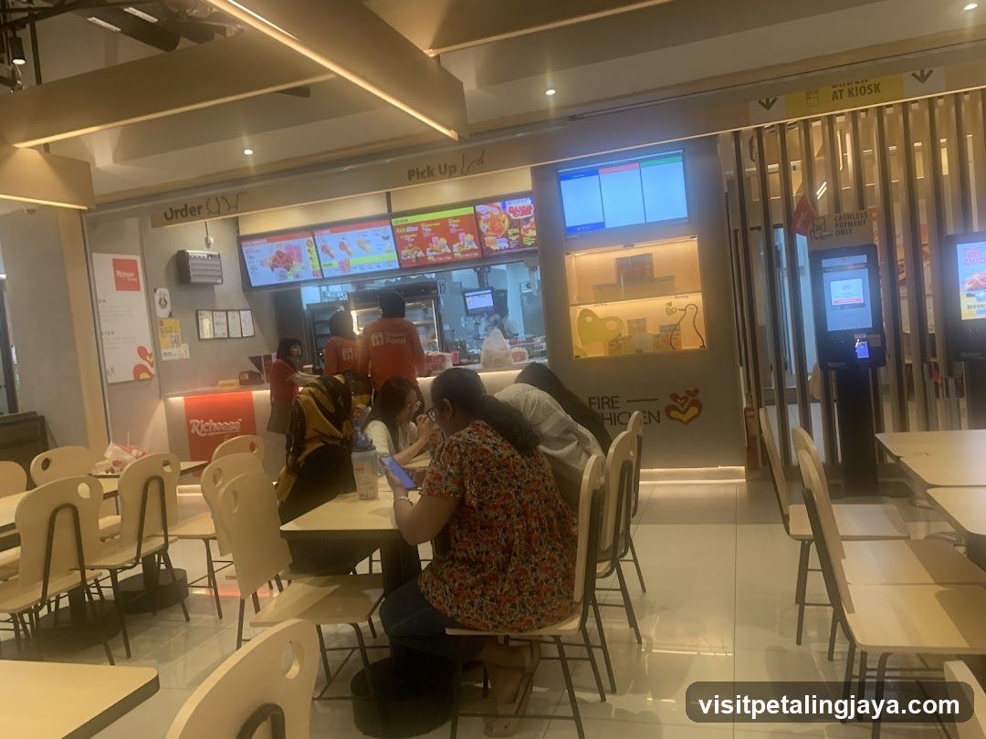 Richards Chicken Restaurant Interior