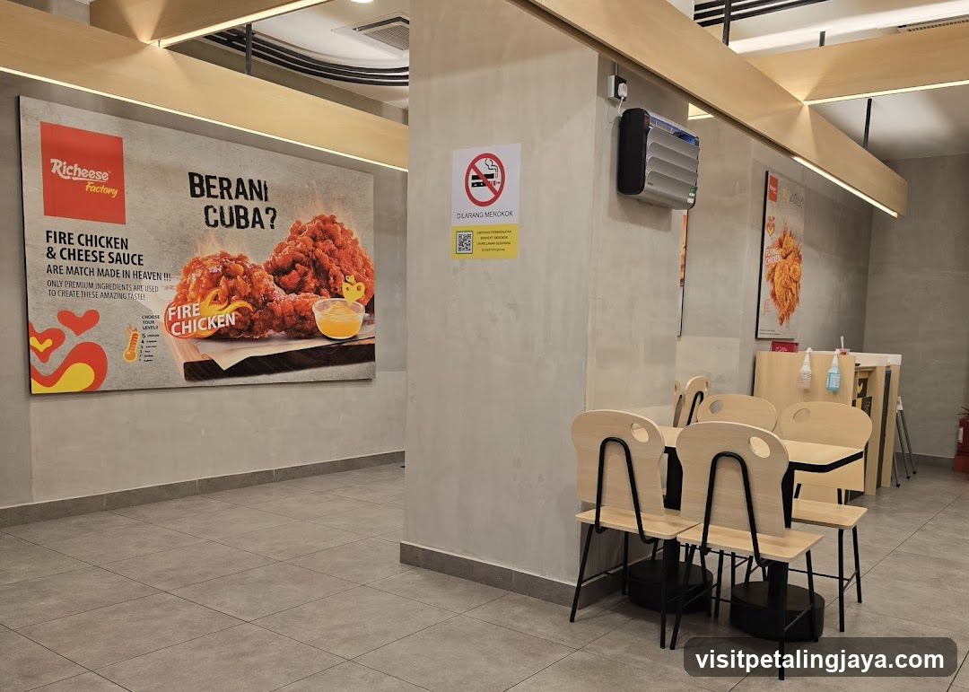 Richeese Fire Chicken & Cheese Sauce Ad