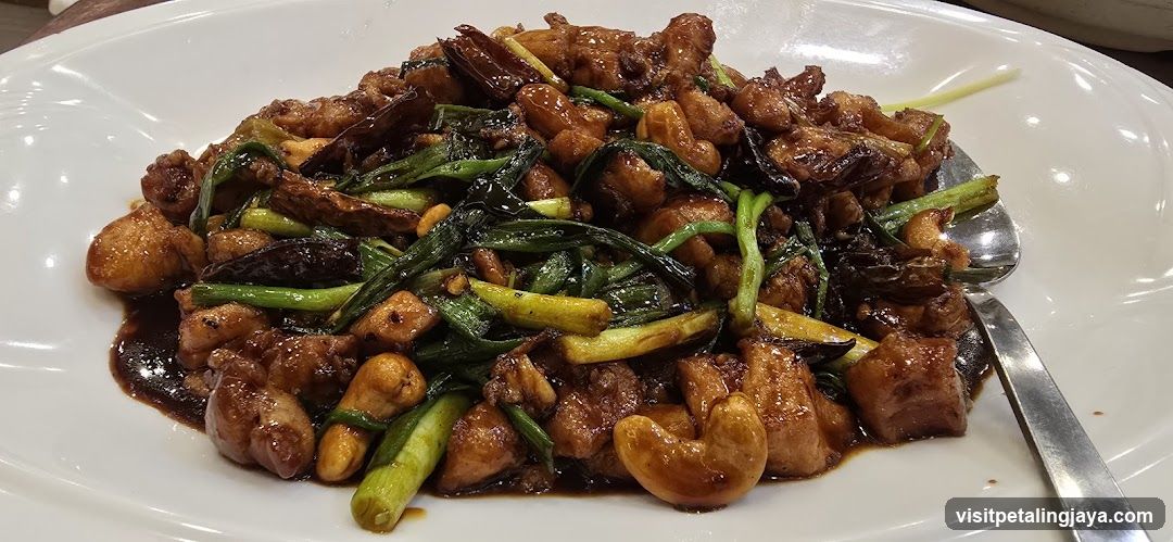Stir-fried Chicken with Cashews and Greens