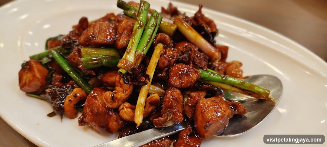 Stir-fried Chicken with Cashews and Asparagus