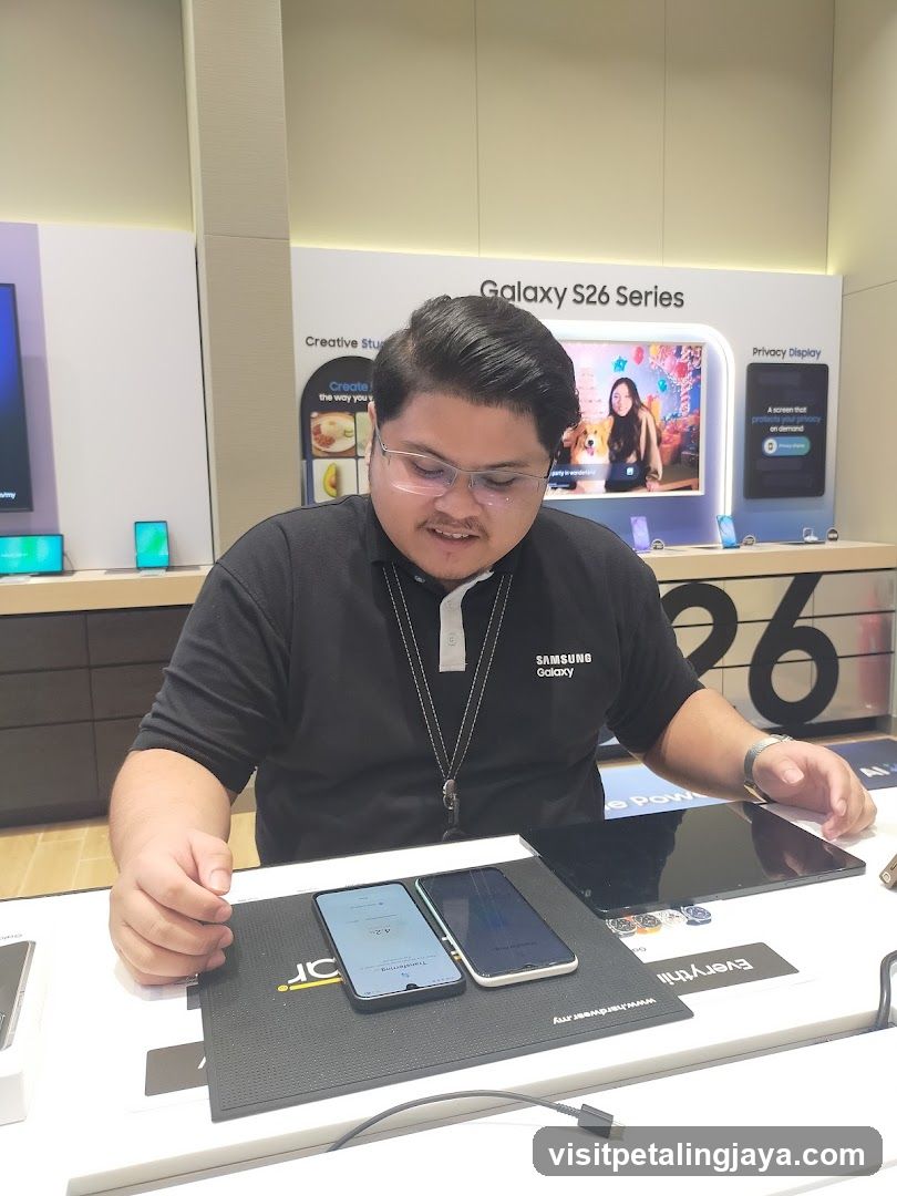 Samsung Store Interior