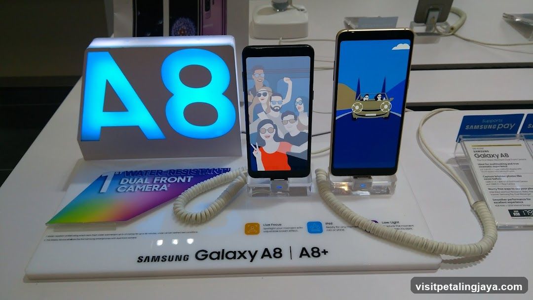 Samsung Galaxy A8 Display