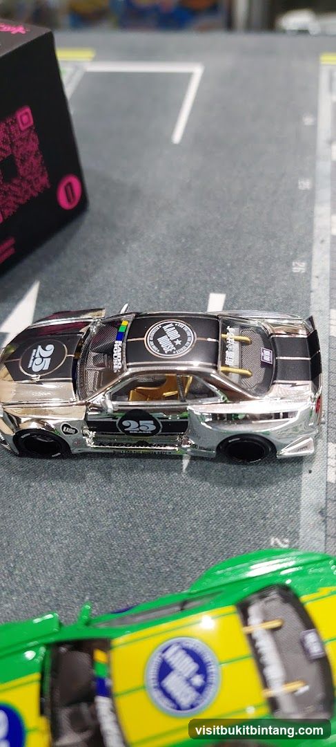 Die-cast toy cars