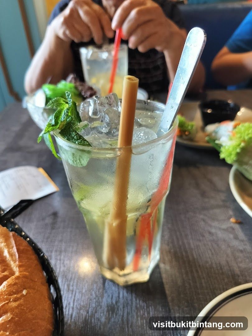 Refreshing Drink with Mint and Lime