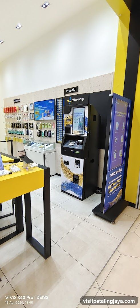 CelcomDigi Store Interior