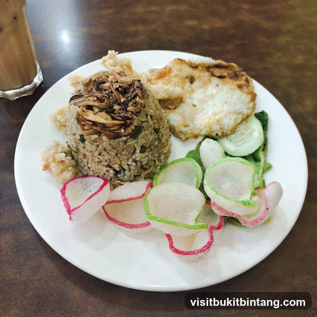 Fried Rice with Egg and Crackers