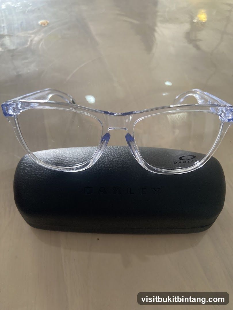 Oakley Glasses and Case