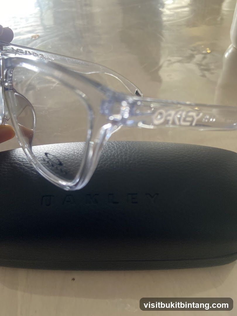 Oakley Glasses and Case