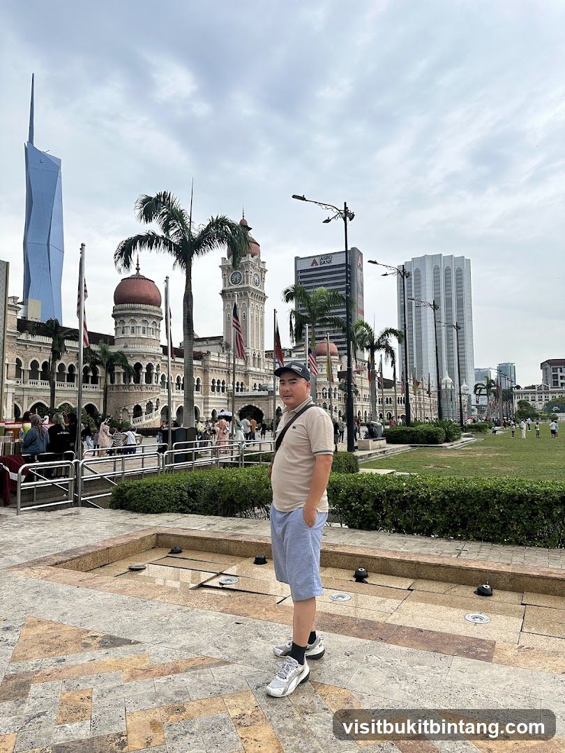 Man in front of Sultan Abdul Samad Building