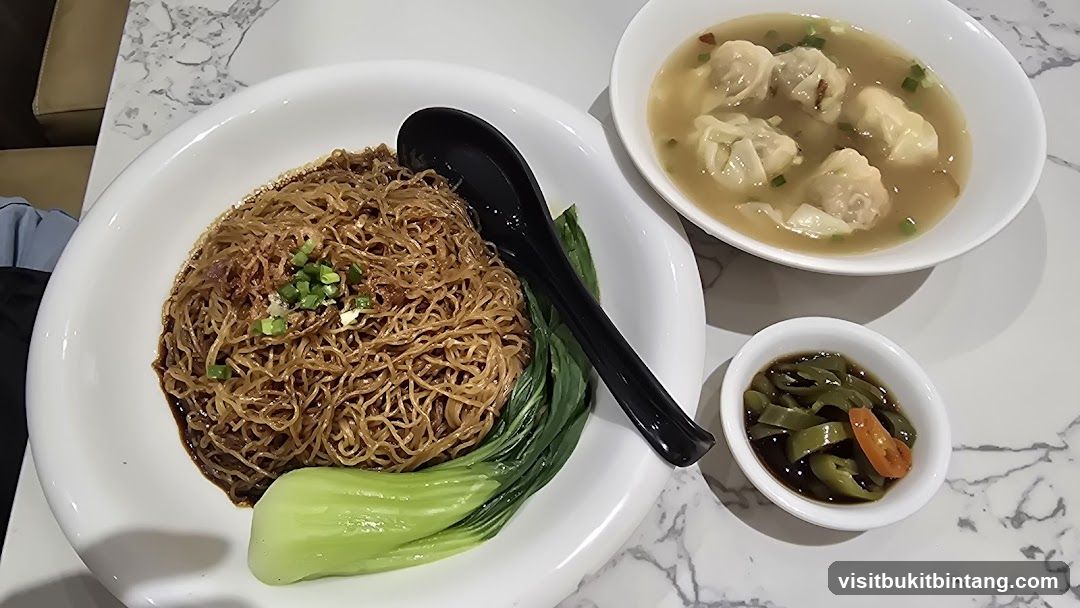 Noodles with Wonton Soup