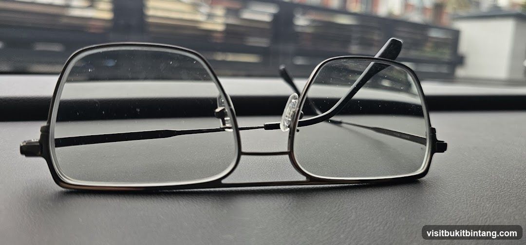 Eyeglasses