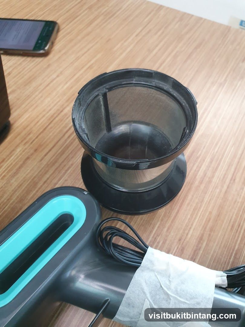 Vacuum cleaner filter and part