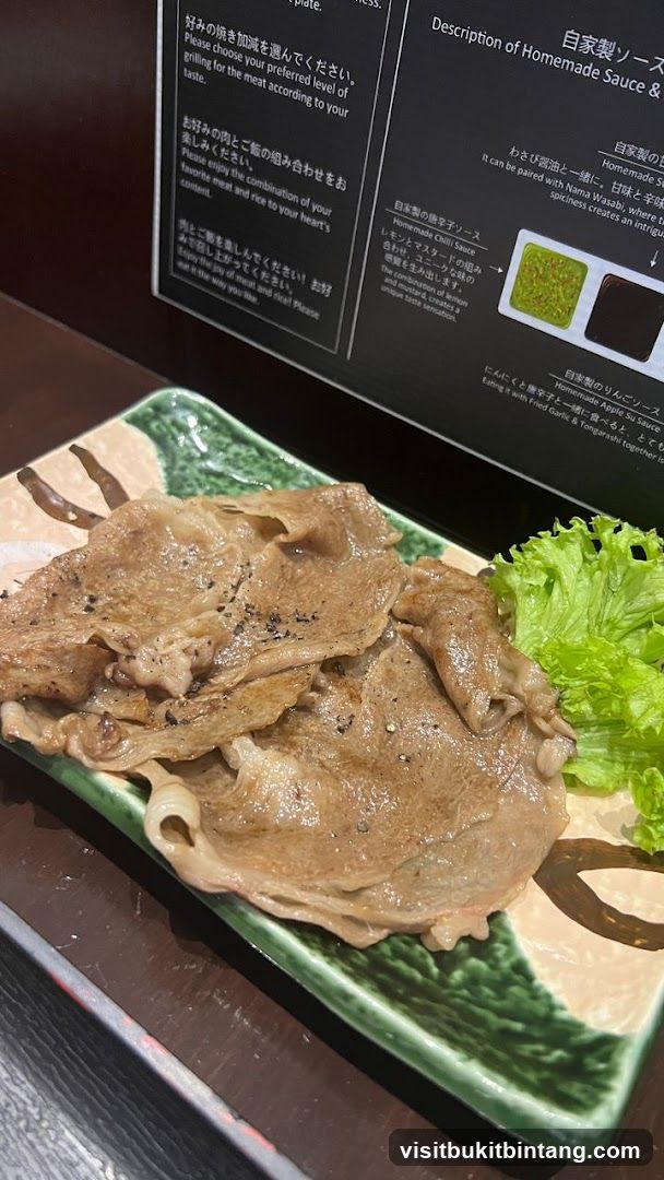 Grilled Meat with Lettuce