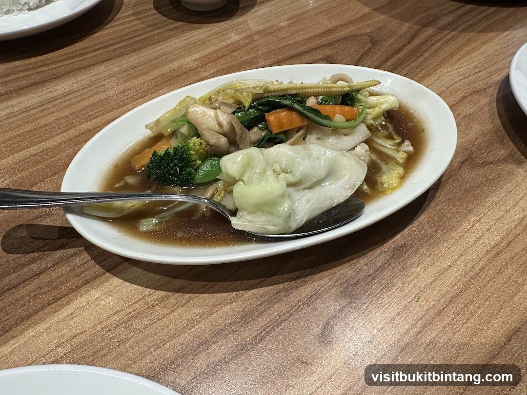 Vegetable Stir-fry with Dumplings