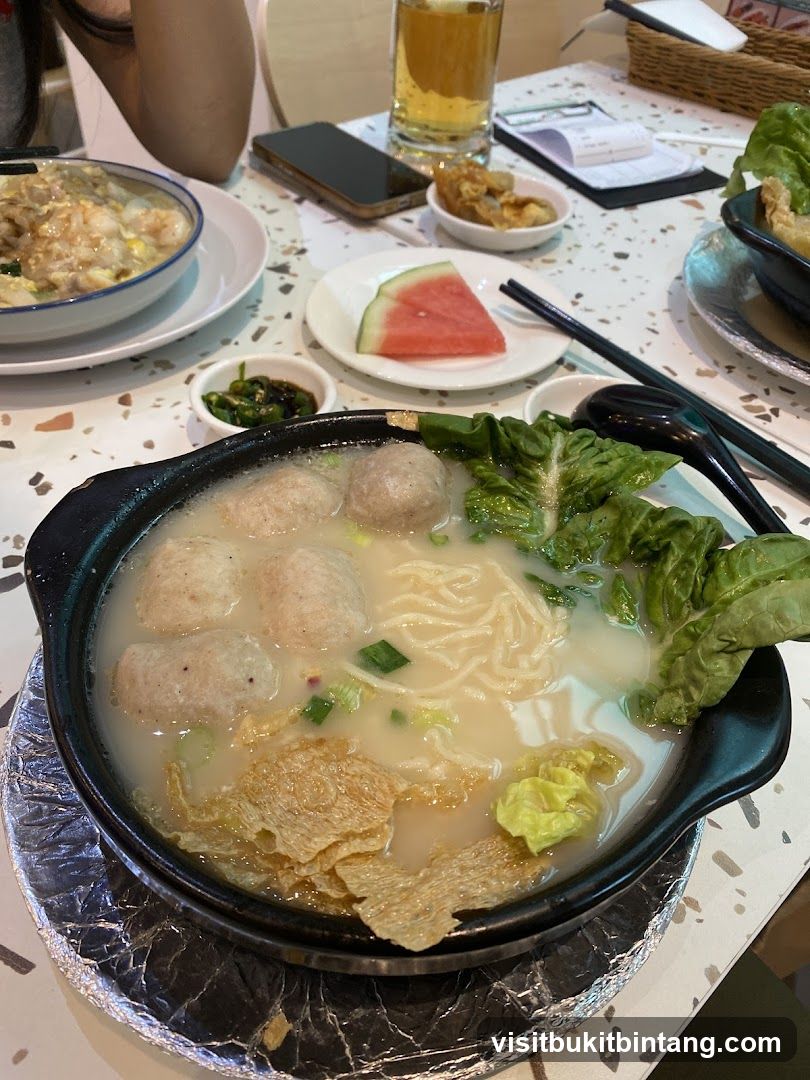 Noodle Soup with Meatballs