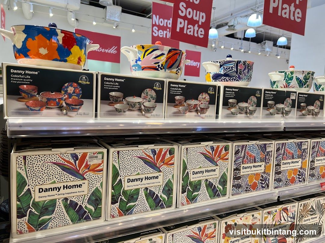 Danny Home Dinnerware Display